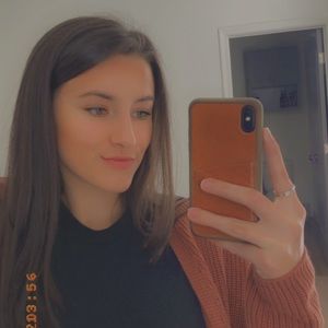 Meet your Posher, Alyssa